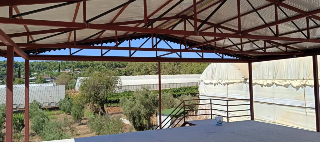 Bordo çelik konstrüksiyon üzerine şeffaf levha kaplı teras çatısı